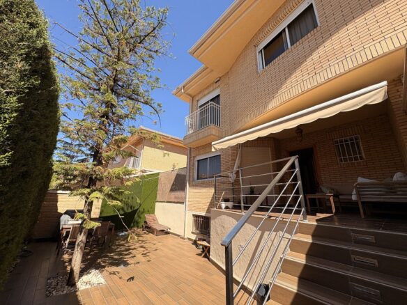 4-bedroom Semi In Petrer, Spain (186 M²)