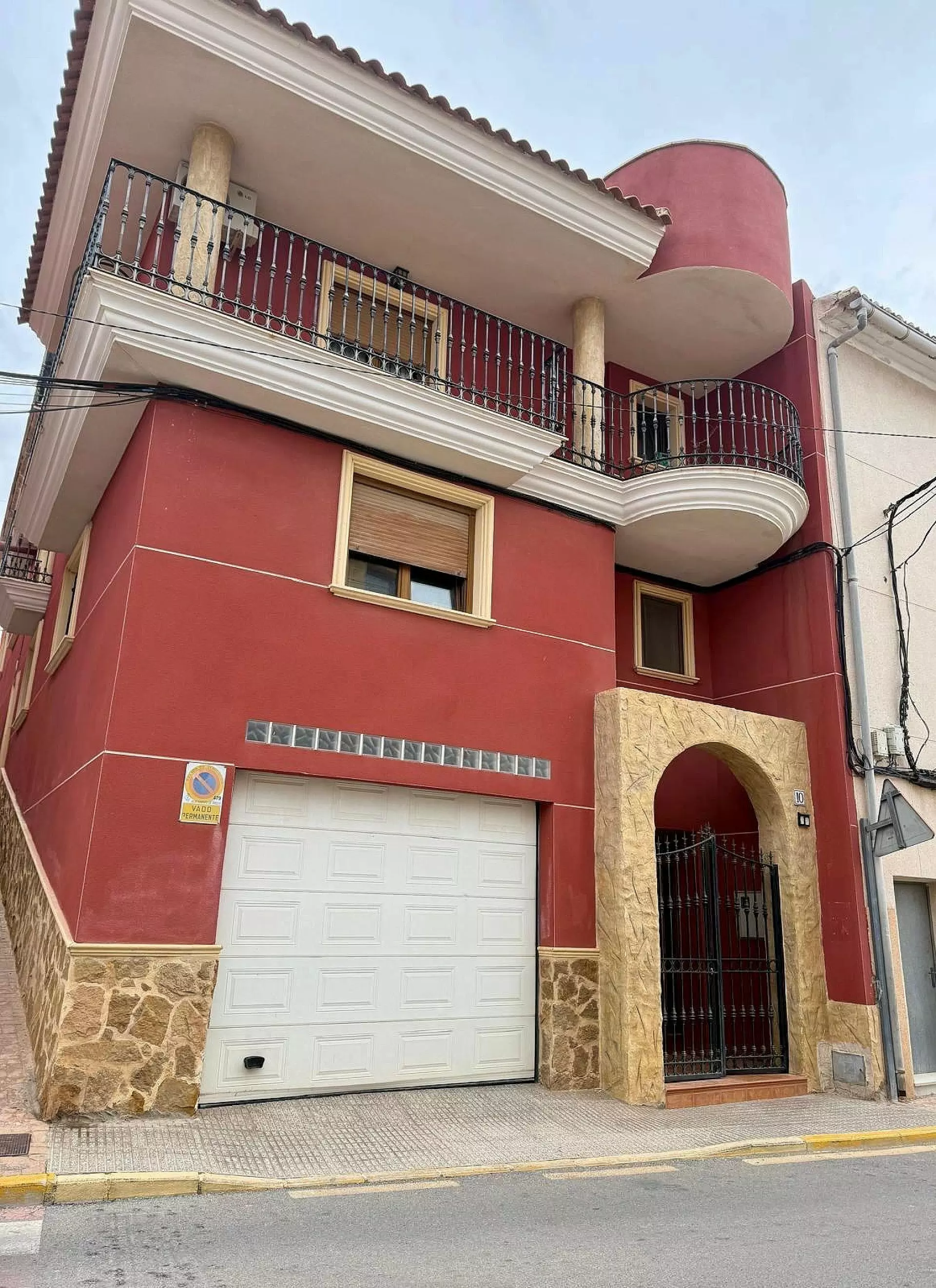 Townhouse 480 M² In Pinoso, Spain