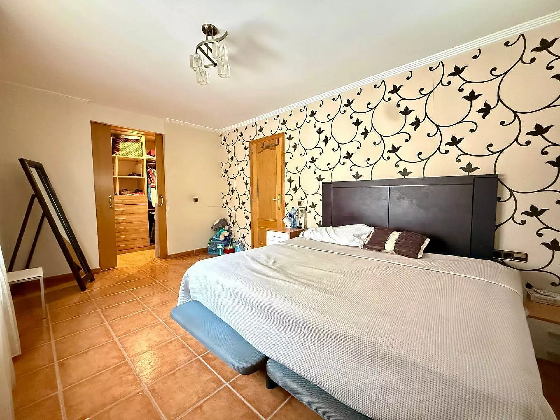 Townhouse 480 M² In Pinoso, Spain