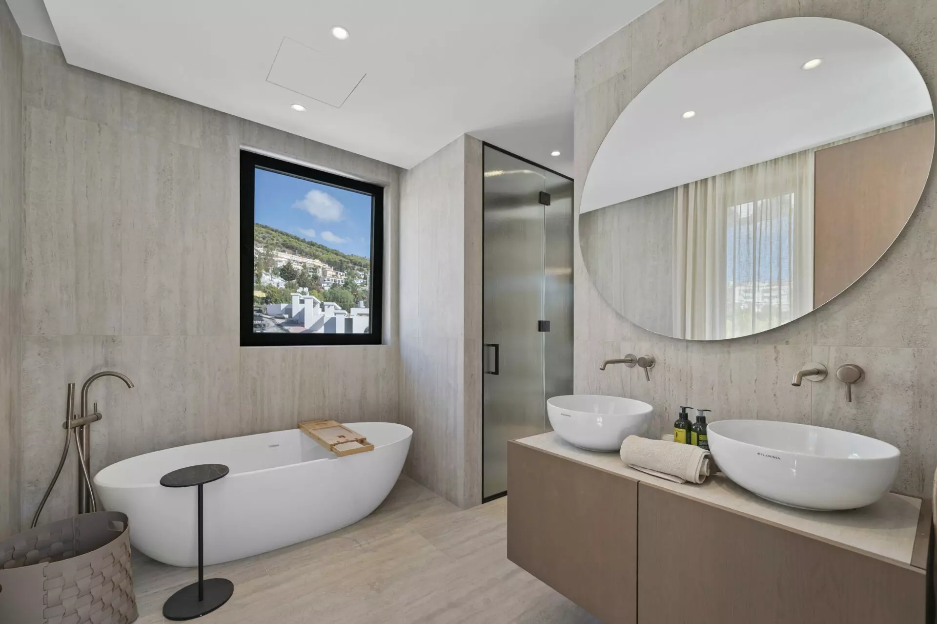 Villa Of 200 M² With Sea Views In Benalmádena.