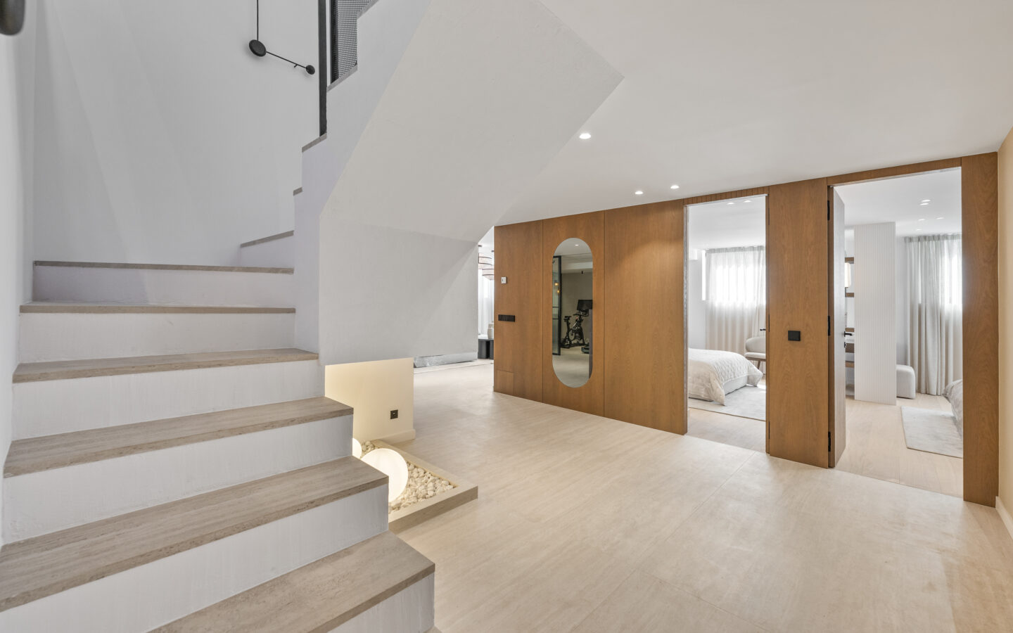 Villa Of 200 M² With Sea Views In Benalmádena.