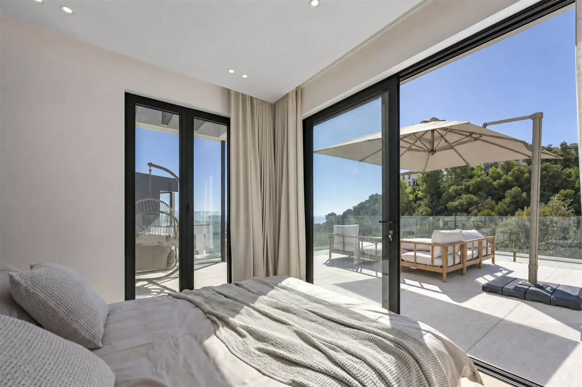 Villa Of 200 M² With Sea Views In Benalmádena.