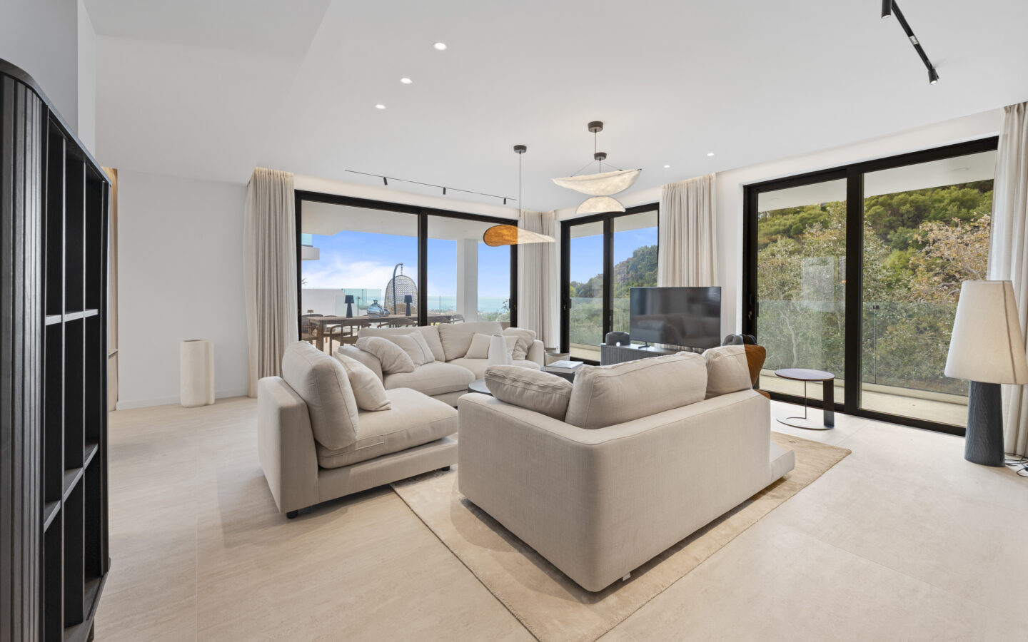 Villa Of 200 M² With Sea Views In Benalmádena.
