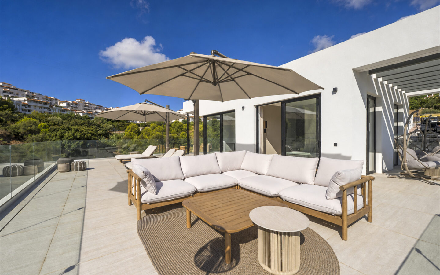 Villa Of 200 M² With Sea Views In Benalmádena.