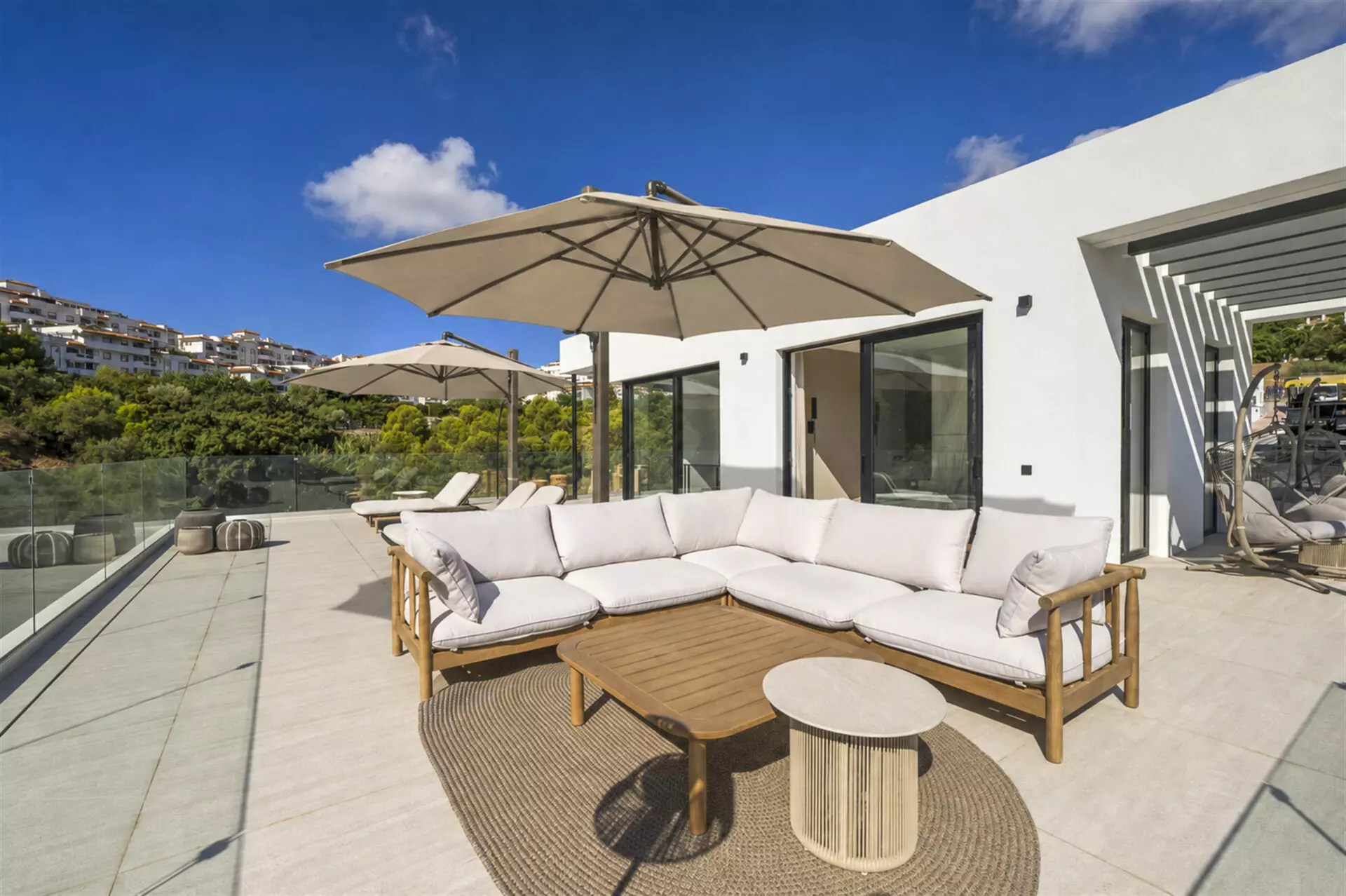 Villa Of 200 M² With Sea Views In Benalmádena.