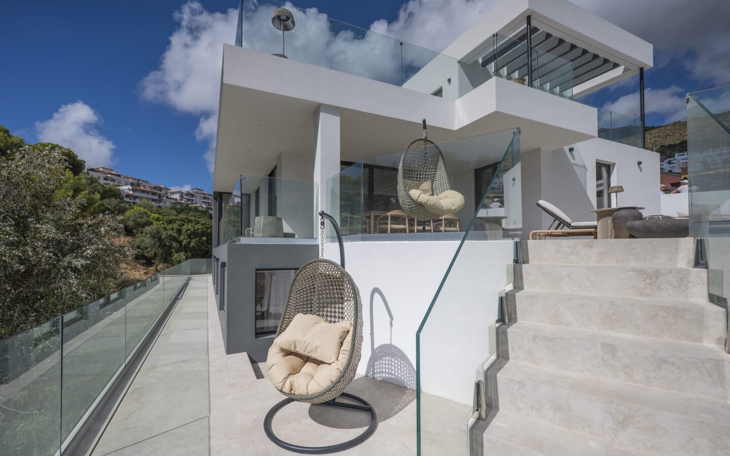 Villa Of 200 M² With Sea Views In Benalmádena.
