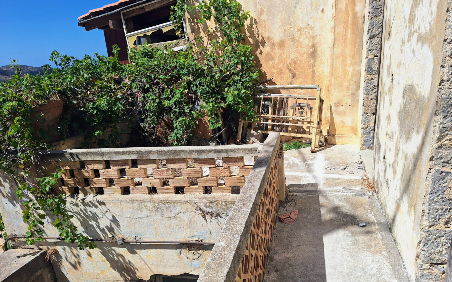 Traditional Two-storey Stone House Of 150 M² In Vrahasi, Lasithi