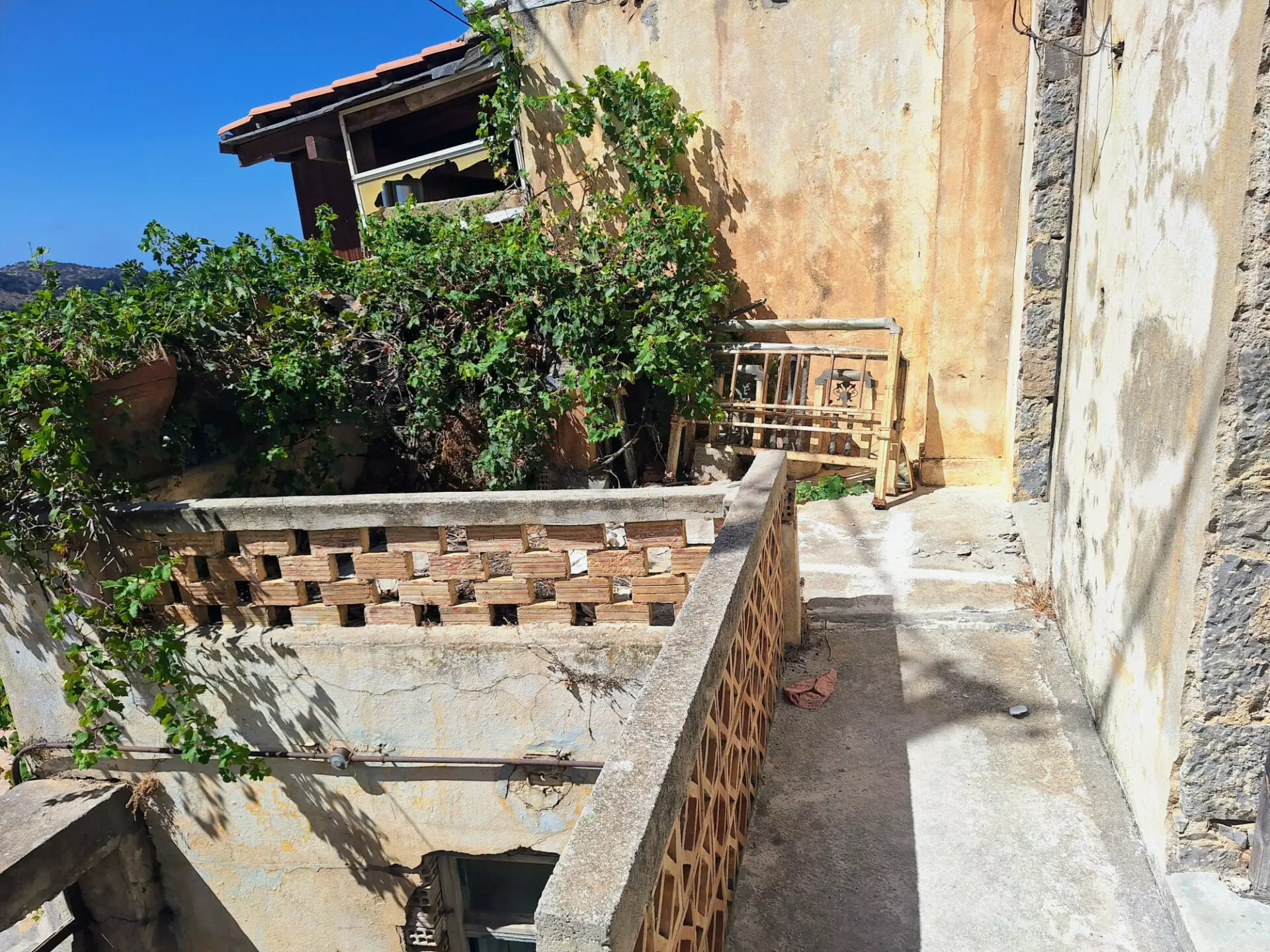 Traditional Two-storey Stone House Of 150 M² In Vrahasi, Lasithi