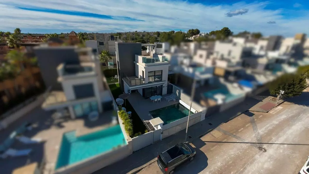 Villa 165 M² In San Miguel De Salinas, Spain – Mediter Real Estate
