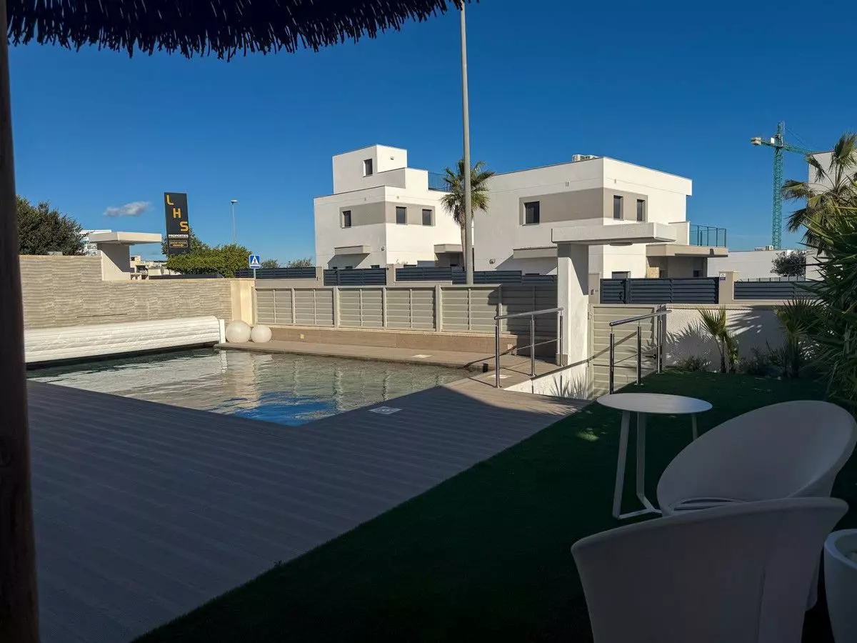 Villa 165 M² In San Miguel De Salinas, Spain – Mediter Real Estate