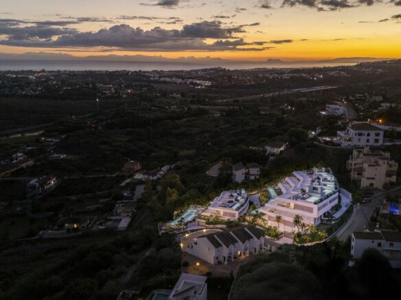 3-bedroom Apartment In Benahavis, Spain (154 M²)