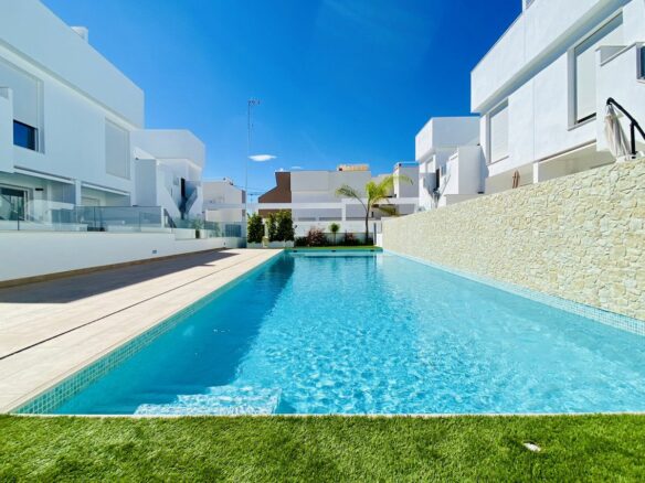 Apartment Of 75 M² In Pilar De La Horadada, Spain