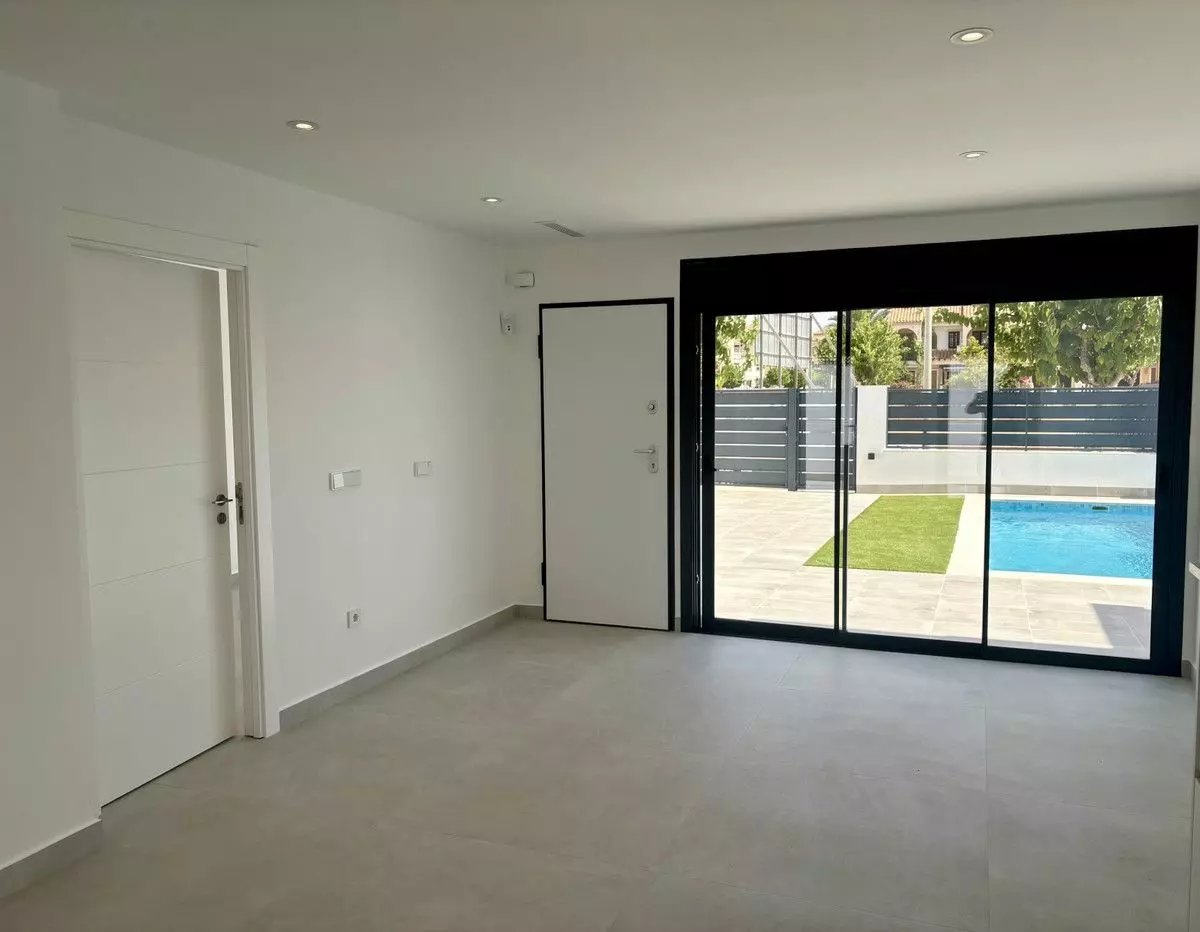 Villa Of 118 M² In Los Alcázares, Spain