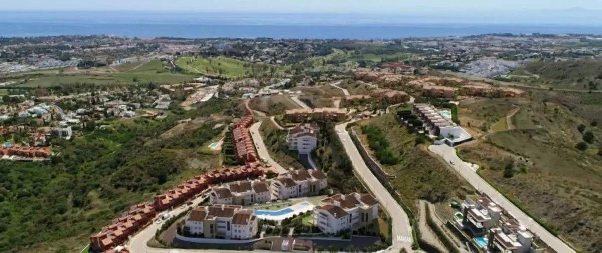 3-bedroom Apartment In Benahavis, Spain (128 M²)