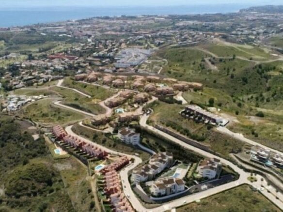 3-bedroom Apartment In Benahavis, Spain (128 M²)