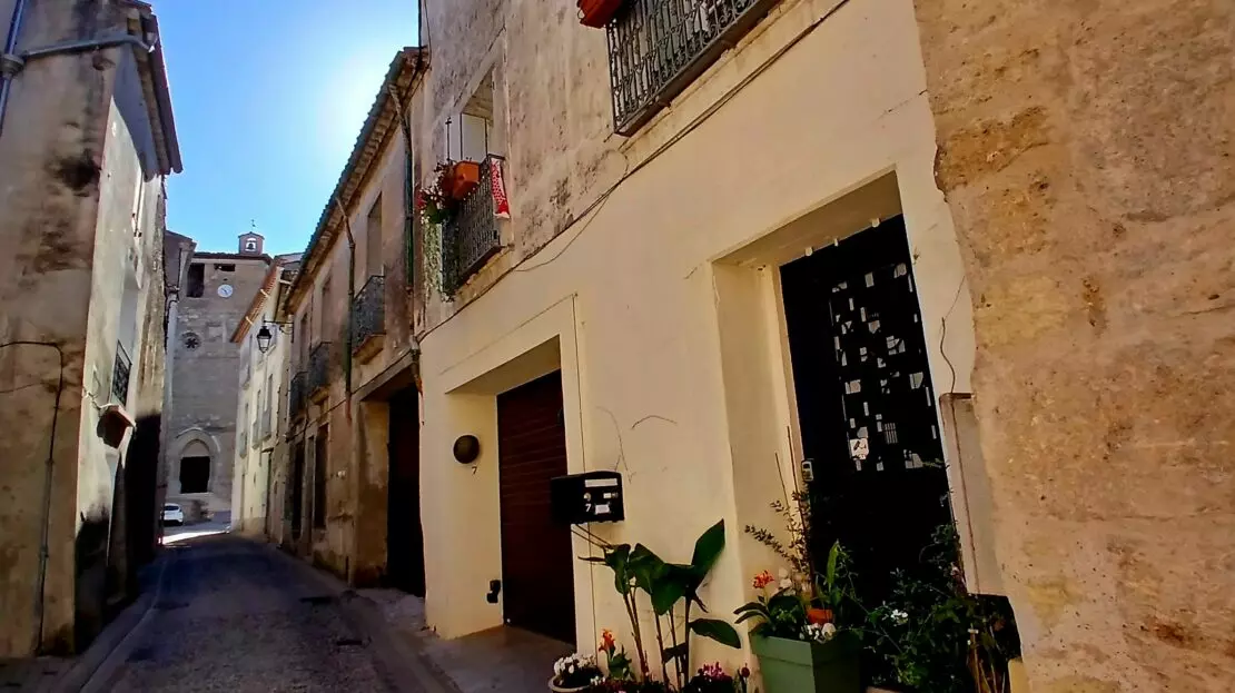 2-bedroom House In Puimisson, France (105 M²)