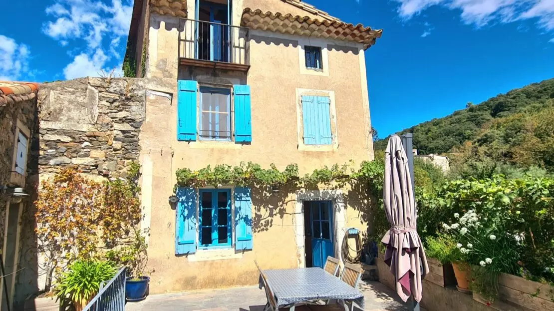5-bedroom House In Saint Nazaire De Ladarez, France (121 M²)