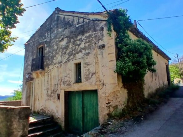 2-bedroom House In Rosis, France (160 M²)