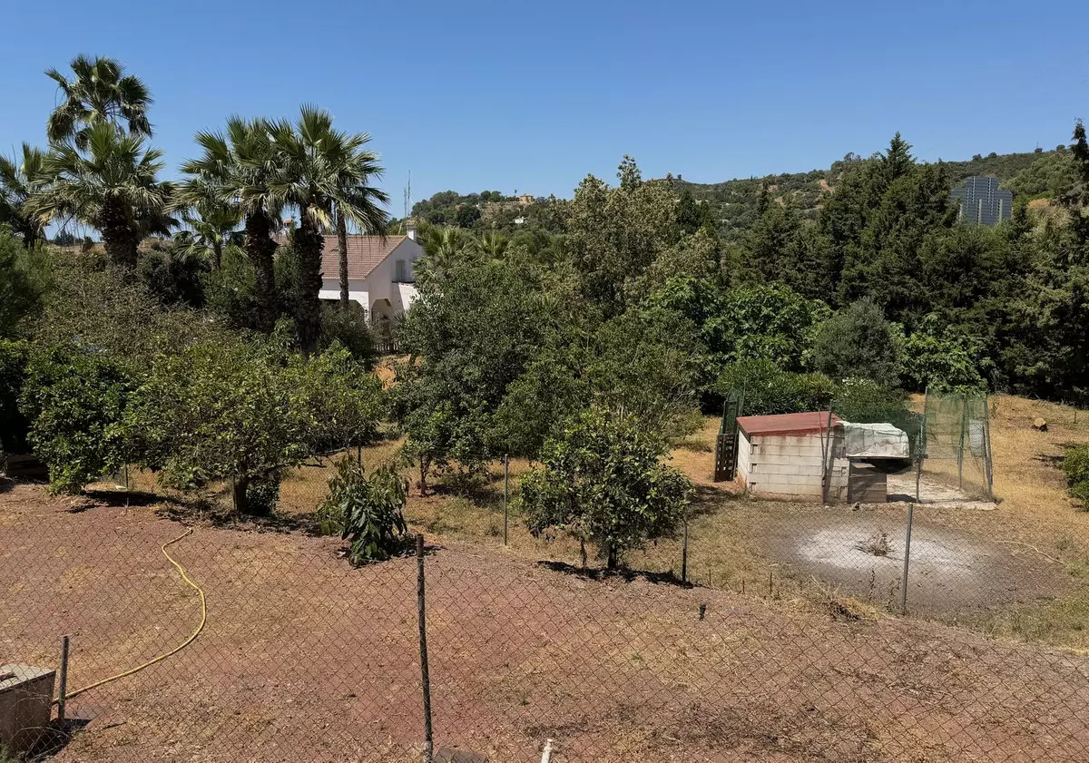 6-bedroom Property In Estepona, Spain (325 M²)
