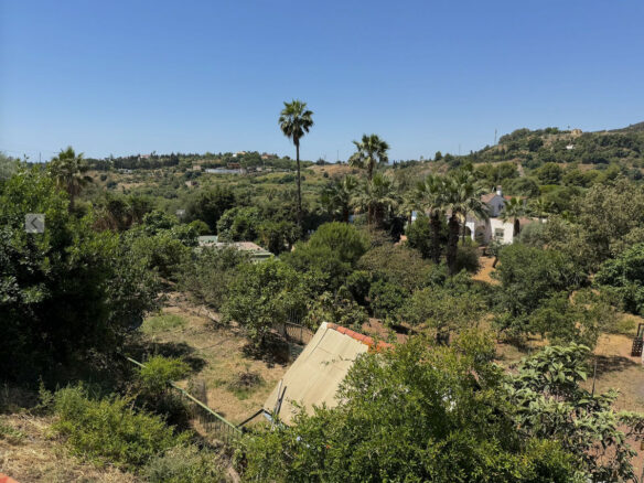6-bedroom Property In Estepona, Spain (325 M²)