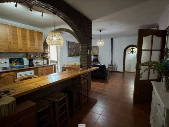 6-bedroom Property In Estepona, Spain (325 M²)