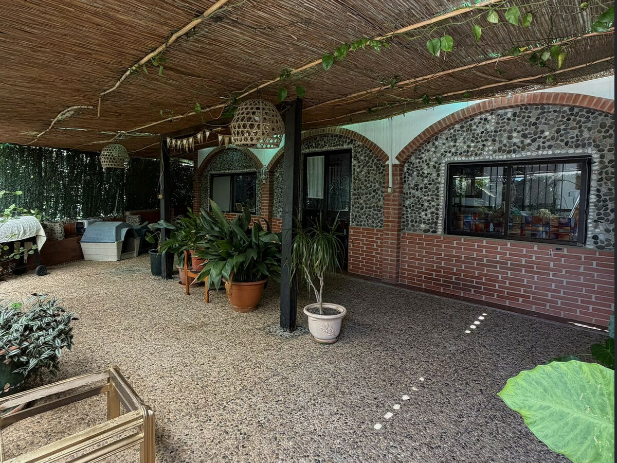 6-bedroom Property In Estepona, Spain (325 M²)