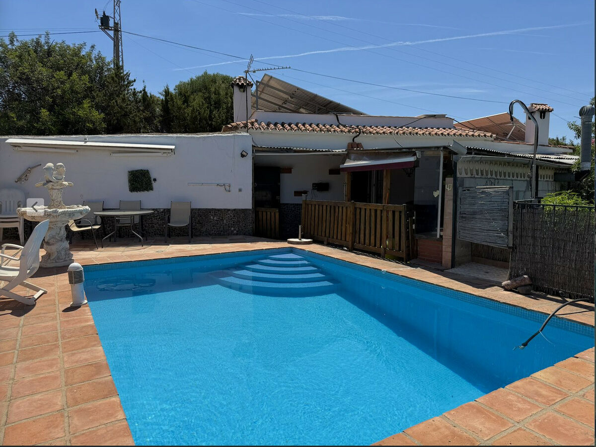 6-bedroom Property In Estepona, Spain (325 M²)