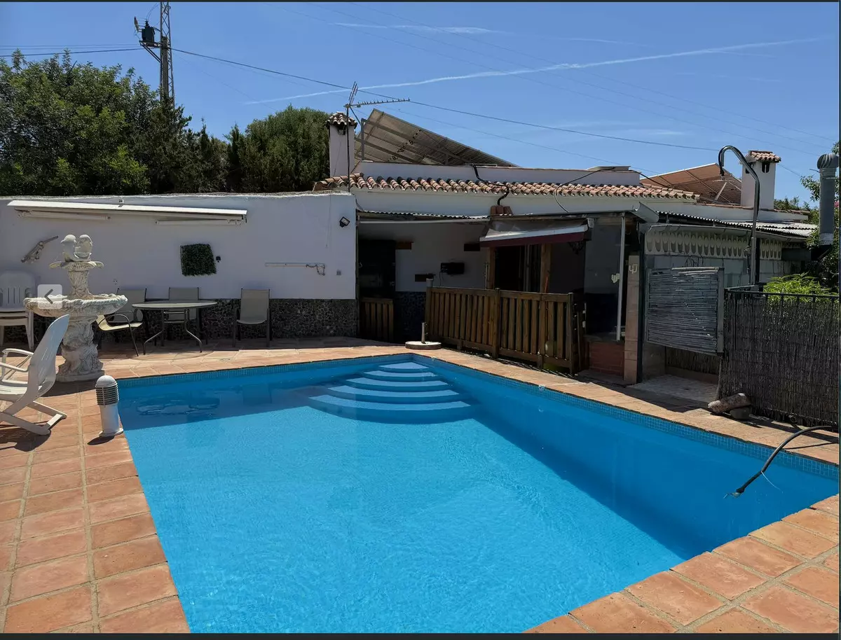 6-bedroom Property In Estepona, Spain (325 M²)