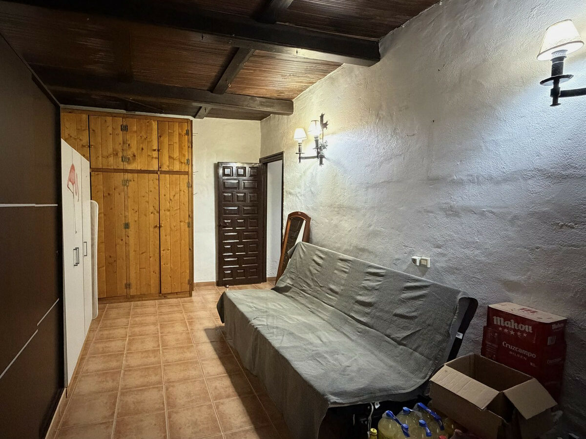 6-bedroom Property In Estepona, Spain (325 M²)