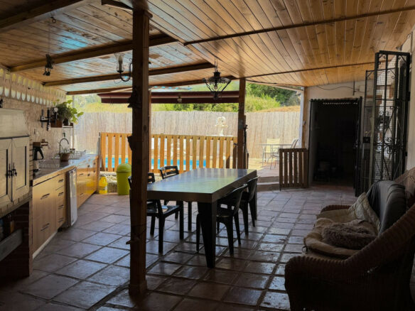 6-bedroom Property In Estepona, Spain (325 M²)