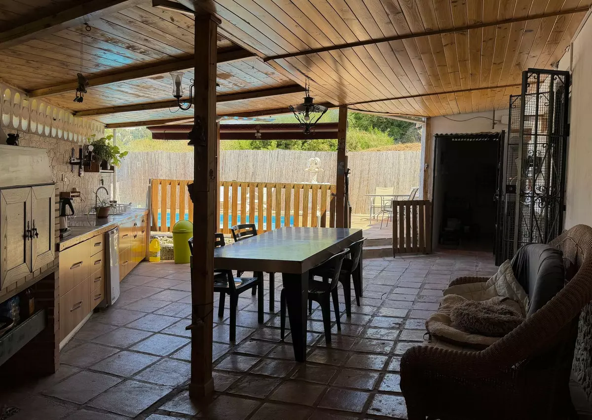 6-bedroom Property In Estepona, Spain (325 M²)