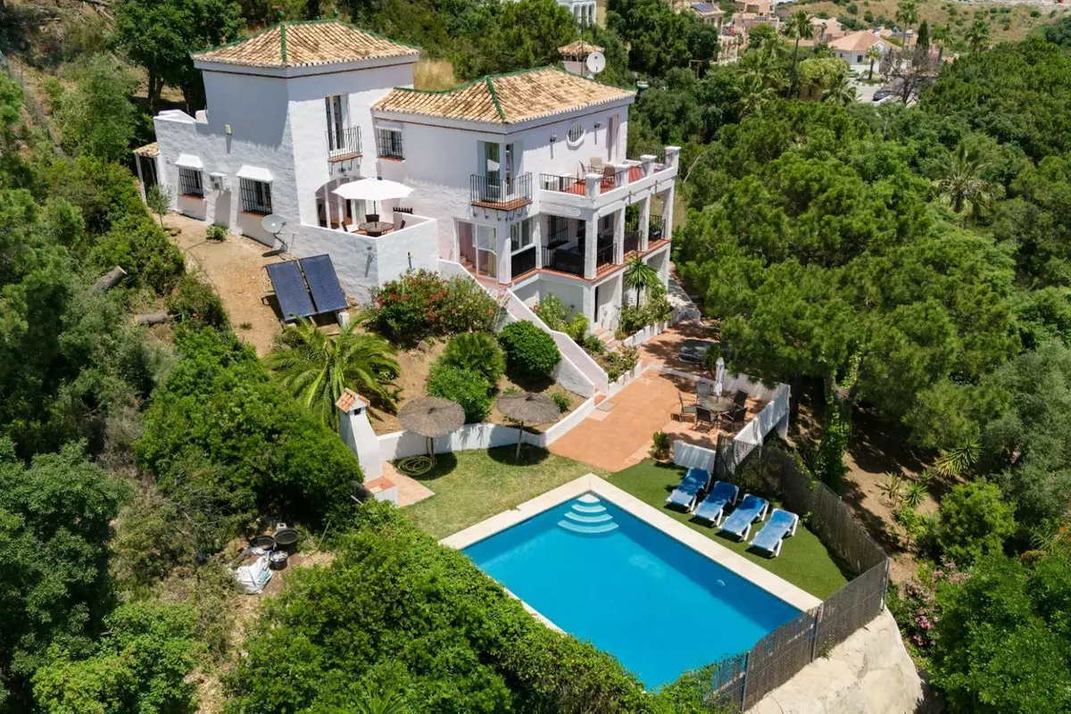 House – Detached Villa 254 M² In Estepona, Spain