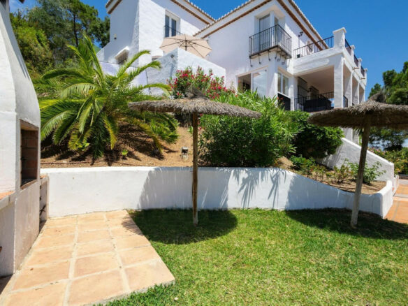 House – Detached Villa 254 M² In Estepona, Spain