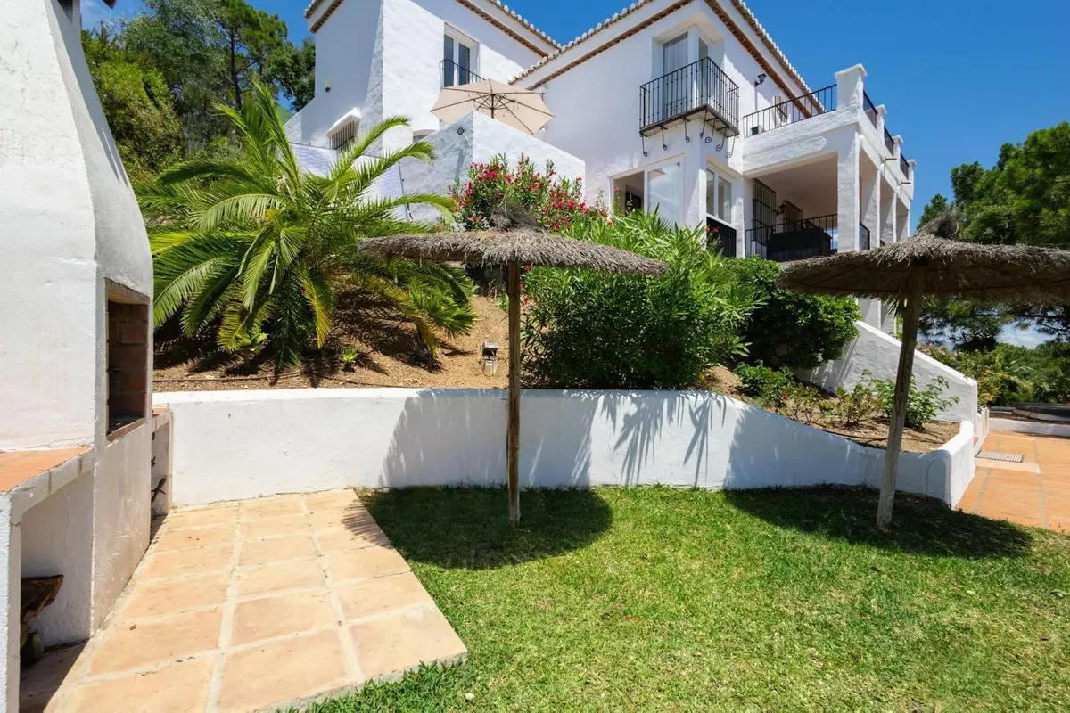 House – Detached Villa 254 M² In Estepona, Spain