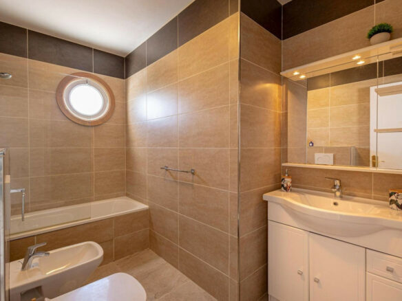 House – Detached Villa 254 M² In Estepona, Spain