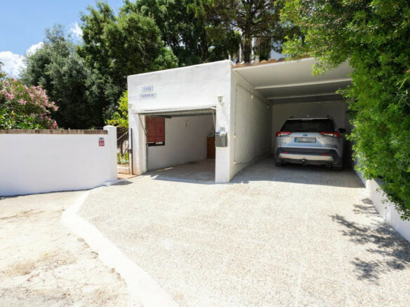 House – Detached Villa 254 M² In Estepona, Spain