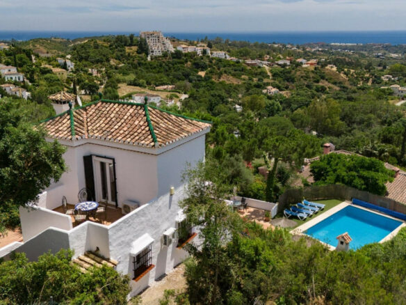 House – Detached Villa 254 M² In Estepona, Spain