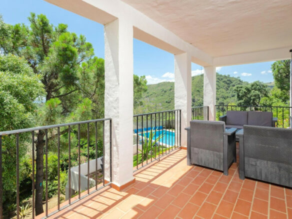 House – Detached Villa 254 M² In Estepona, Spain