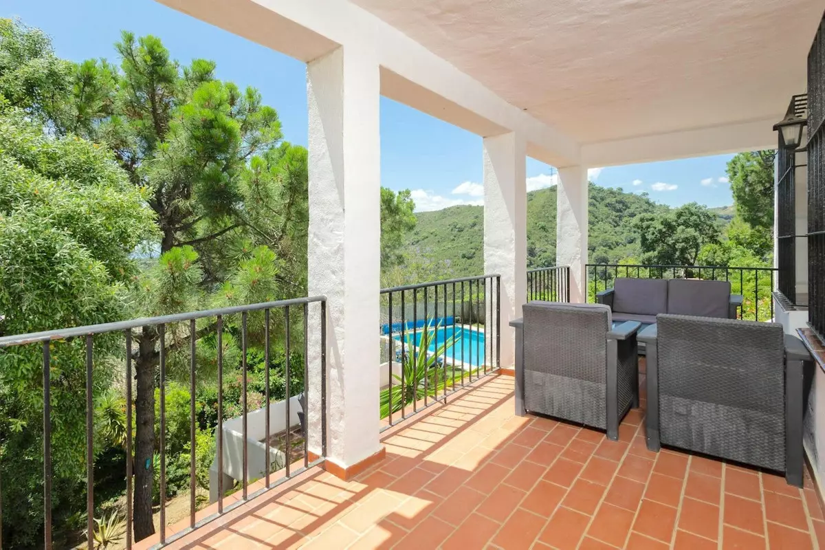House – Detached Villa 254 M² In Estepona, Spain