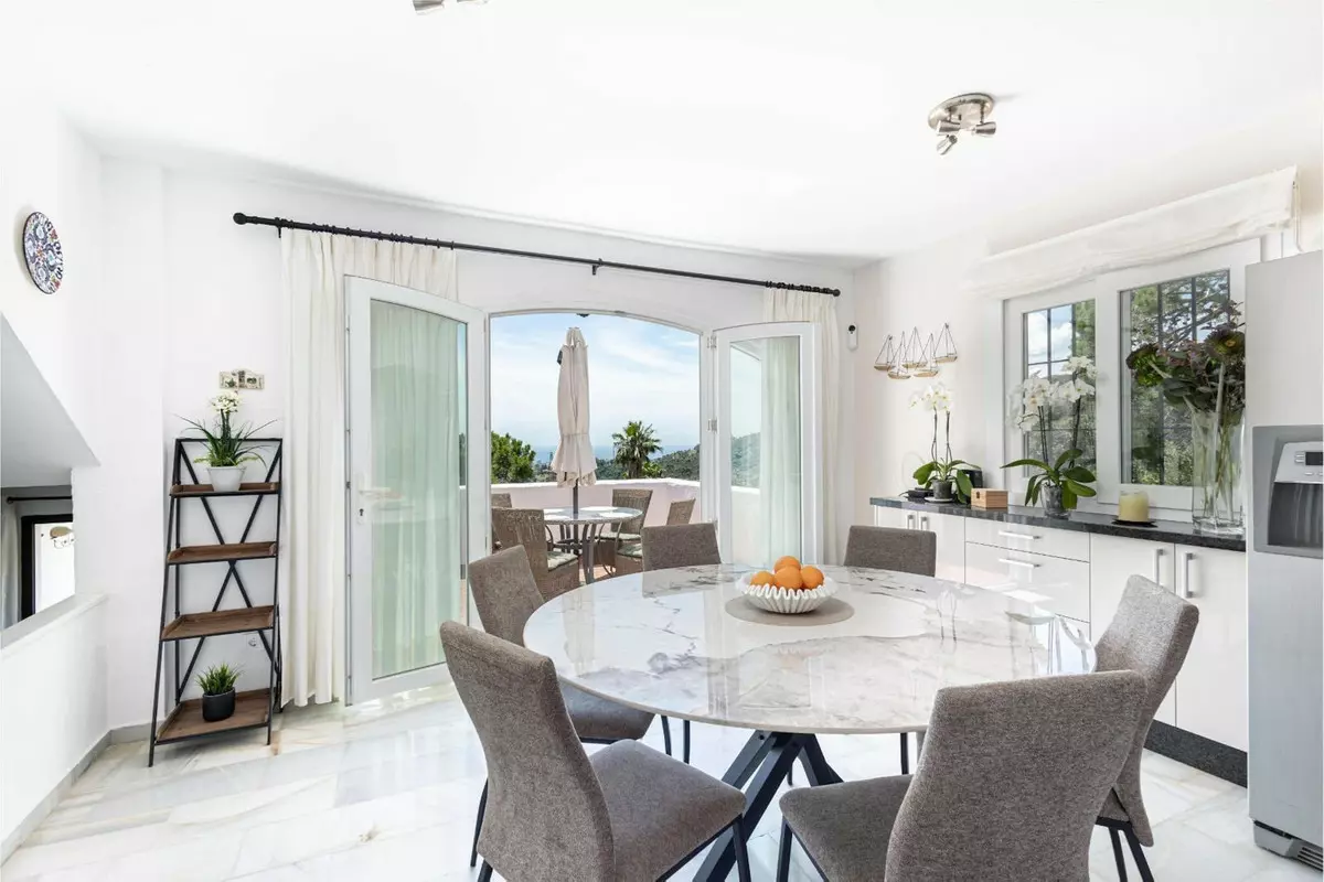 House – Detached Villa 254 M² In Estepona, Spain