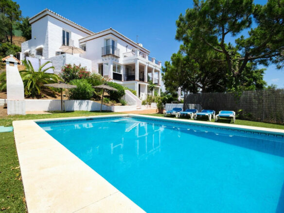 House – Detached Villa 254 M² In Estepona, Spain