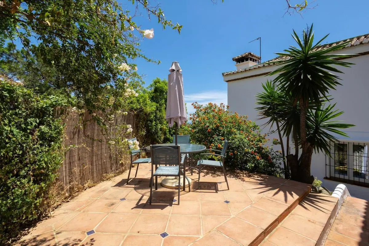 House – Detached Villa 254 M² In Estepona, Spain