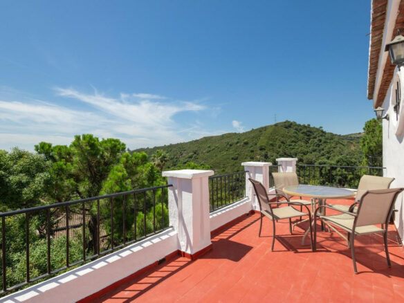 House – Detached Villa 254 M² In Estepona, Spain