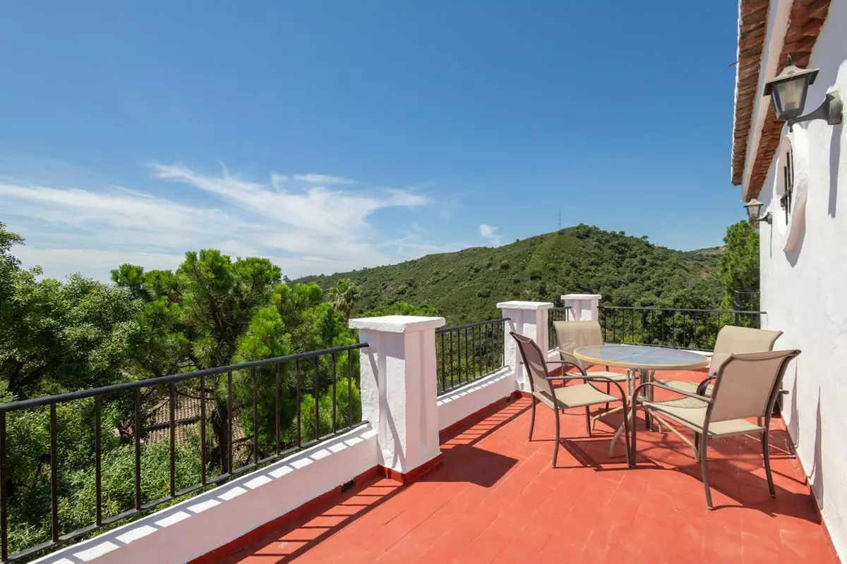 House – Detached Villa 254 M² In Estepona, Spain
