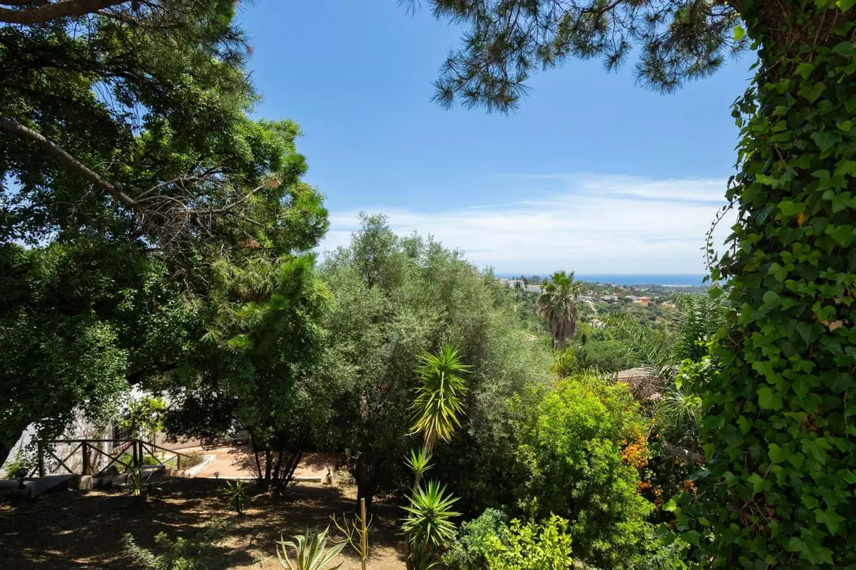 House – Detached Villa 254 M² In Estepona, Spain