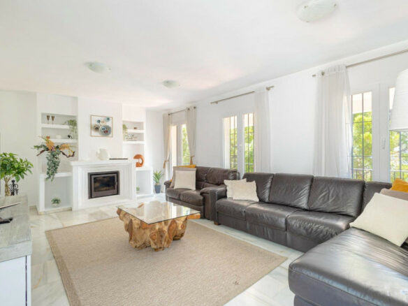 House – Detached Villa 254 M² In Estepona, Spain