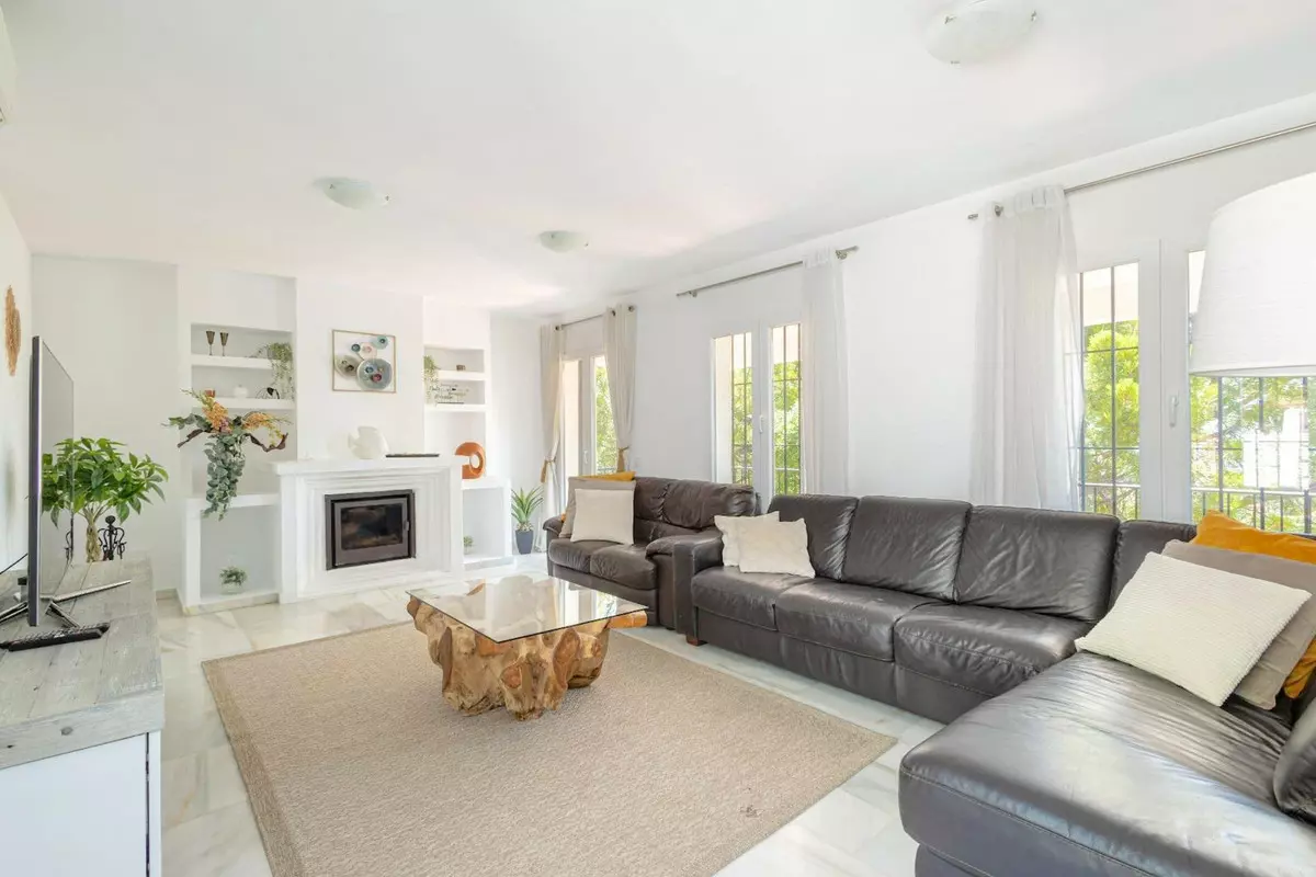 House – Detached Villa 254 M² In Estepona, Spain