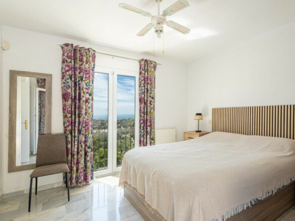 House – Detached Villa 254 M² In Estepona, Spain