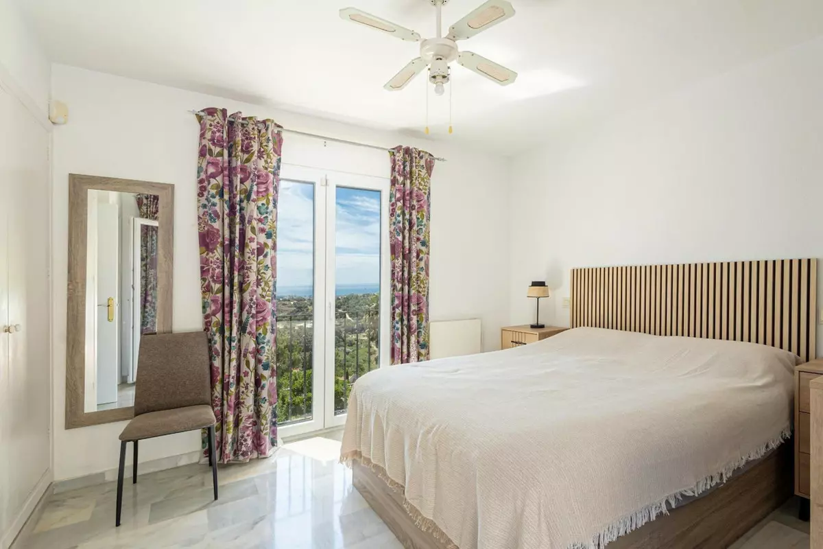 House – Detached Villa 254 M² In Estepona, Spain