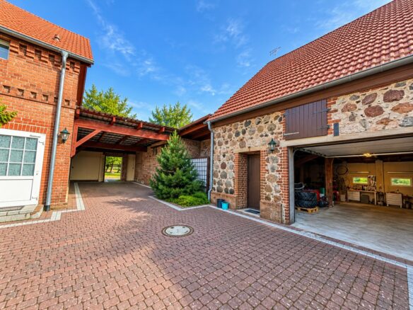 15-bedroom Country House In Rietz-neuendorf, Germany (900 M²)